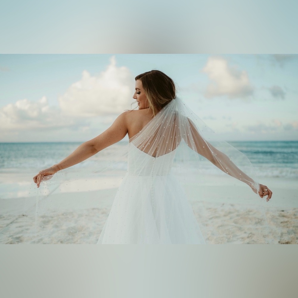 Pearl wedding veil - fingertip length ivory